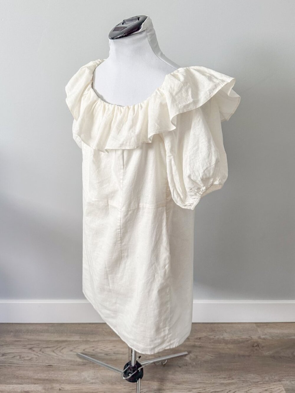 H&M Linen Ruffle Dress - Picture 14 of 14